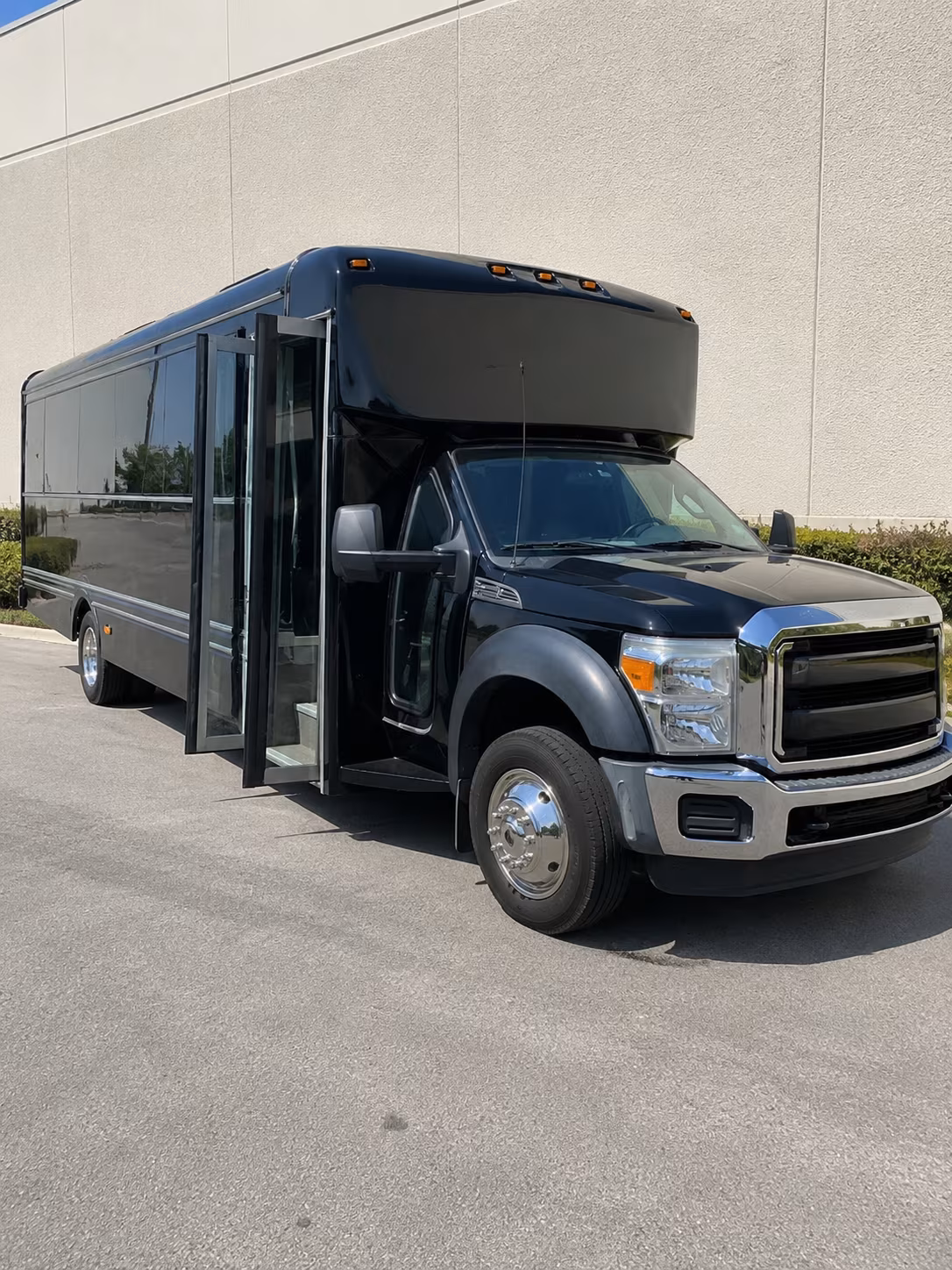 15 Passenger Party Bus Exterior