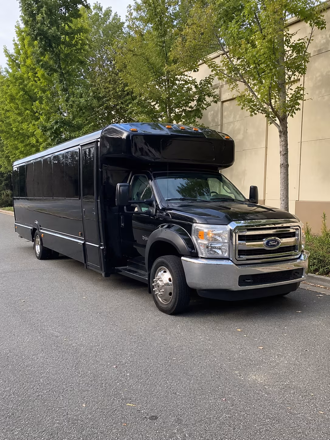 20 Passenger Party Bus Exterior